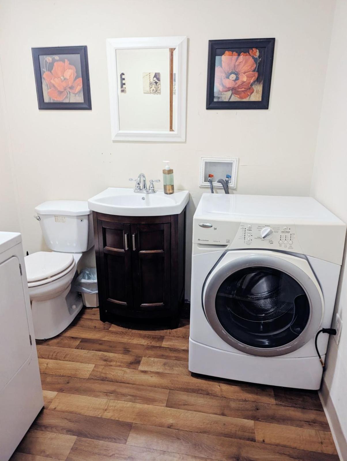 Uptown Area, Cozy King Suite, Quiet And Private, Free Parking, Walk To Restaurants Charlotte Exterior foto